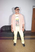 Akshay Kumar on the sets of Dance India Dance to promote Rowdy Rathore in Famous Studio on 10th April 2012 (5).JPG